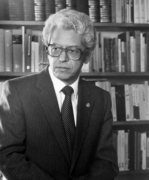 Dr. Fernando Salmerón Roiz